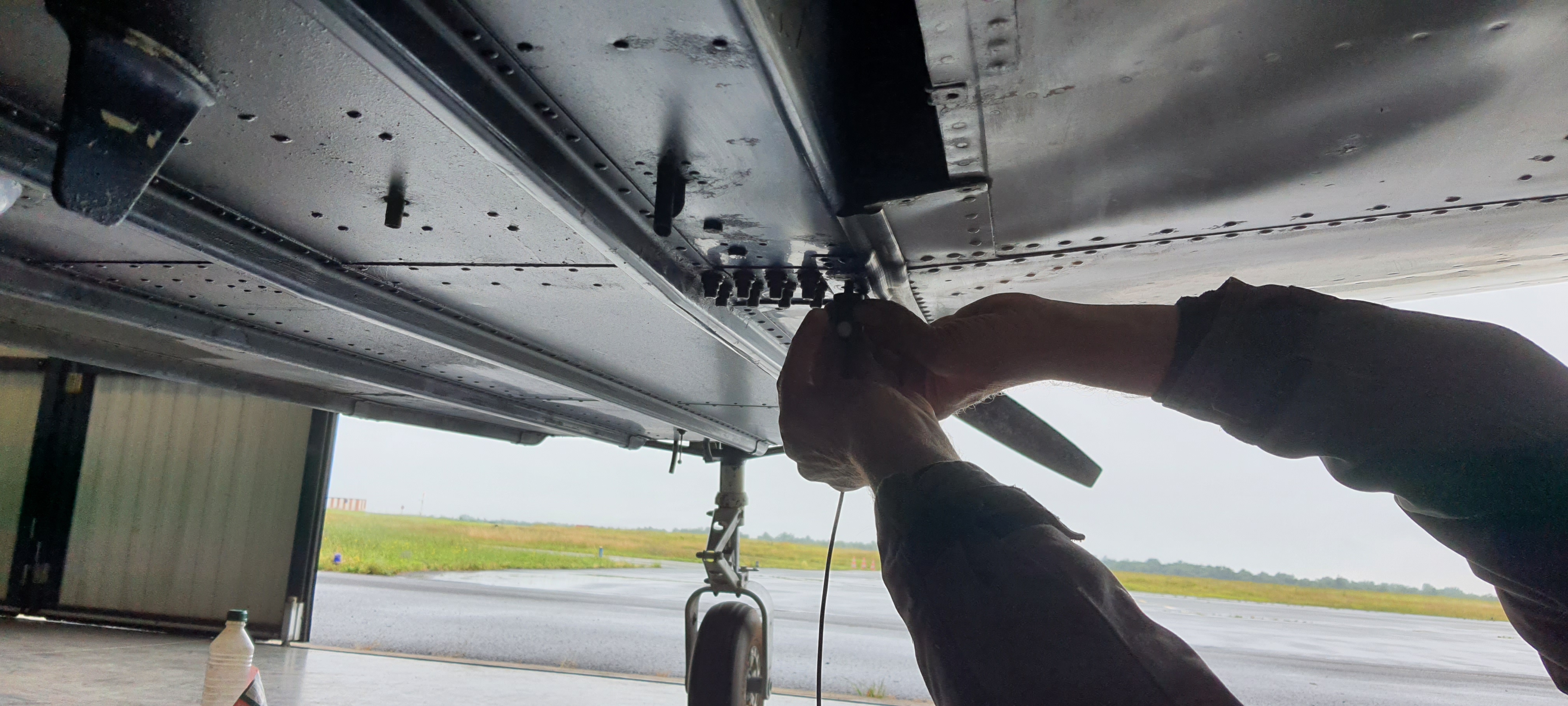 Intervention on aircraft PA28 inspection of boltholes - Airservices France