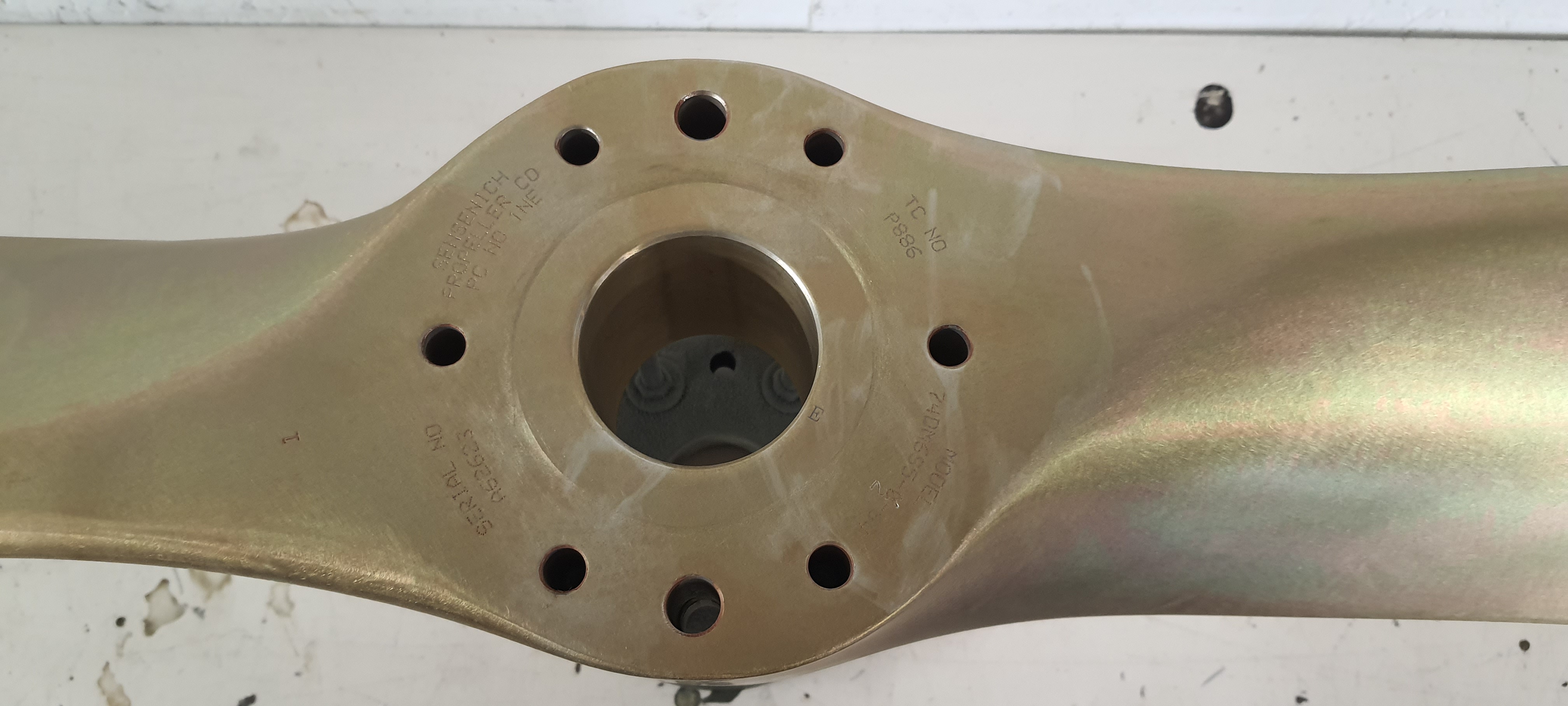 Propeller hub after surface treatment with alodine - Airservices France